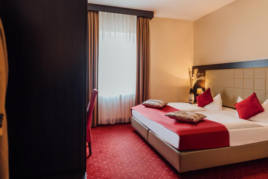 Двухместный (Двухместный номер «Комфорт» с 1 кроватью и видом во внутренний двор) отеля Novum Hotel Savoy Hamburg Mitte, Гамбург