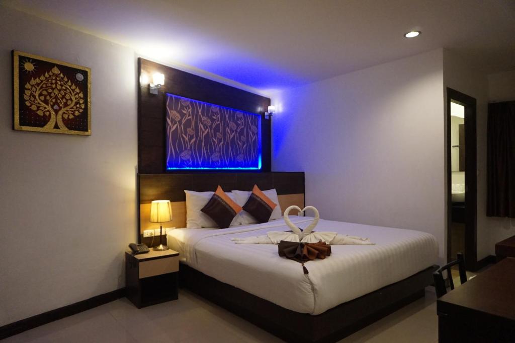 Двухместный (Улучшенный двухместный номер с 1 кроватью) отеля Patong Mansion, Пхукет