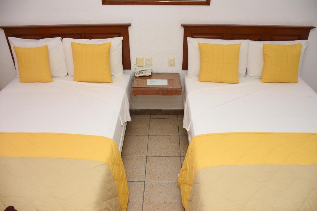Четырехместный (Четырехместный номер эконом-класса) отеля Hotel Camba, Оахака-де-Хуарес