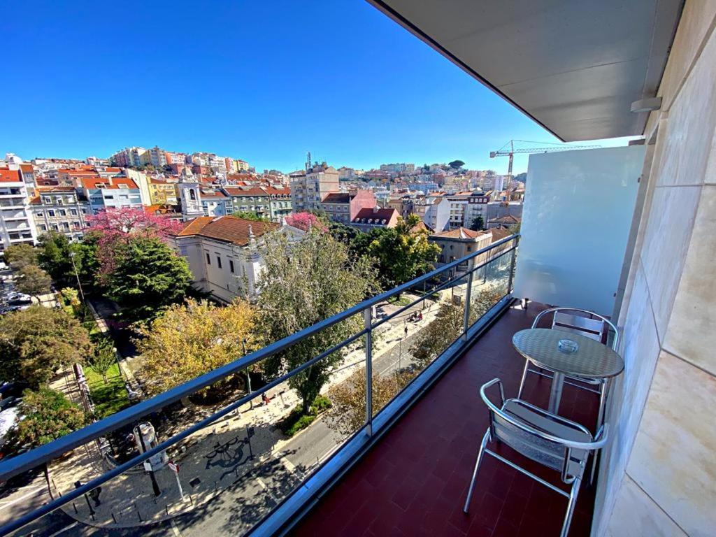 Двухместный (Улучшенный двухместный номер с 1 кроватью или 2 отдельными кроватями и балконом) отеля Lisbon City Hotel, Лиссабон