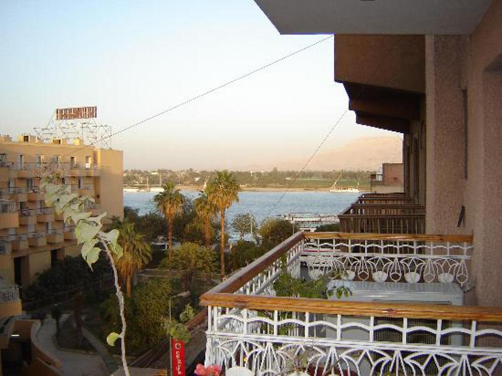 Трехместный (Стандартный трехместный номер) отеля Philippe Luxor Hotel, Луксор