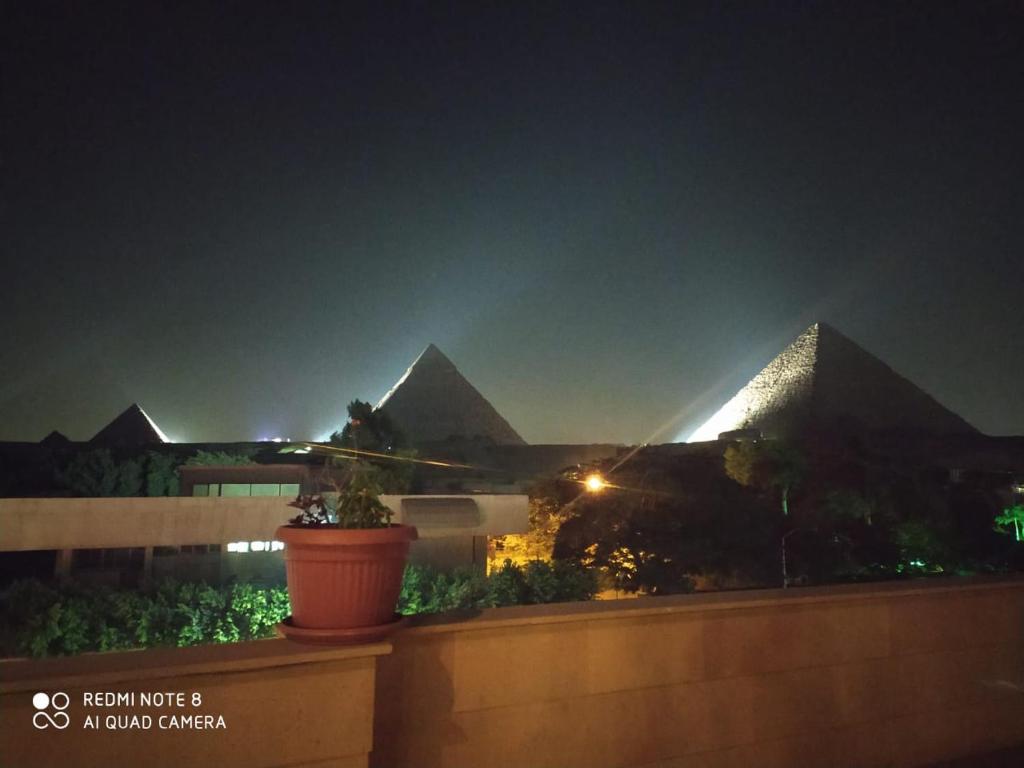 Двухместный (Стандартный двухместный номер с 1 кроватью и видом на пирамиды) отеля Pyramids Sun Capital, Каир