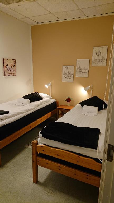 Двухместный (Двухместный номер эконом-класса с 2 отдельными кроватями и общей ванной комнатой) хостела Vandrarhemmet Hvilan Norrtälje, Норртелье