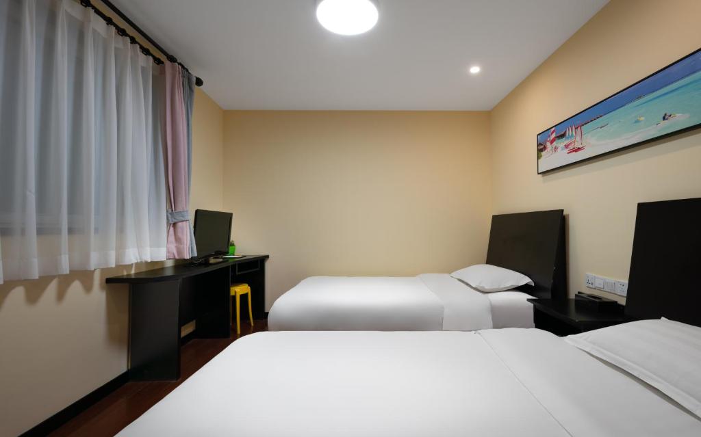 Двухместный (Mainland Chinese Citizen - Special Offer Double Room) хостела Spring Time Hostel, Пекин