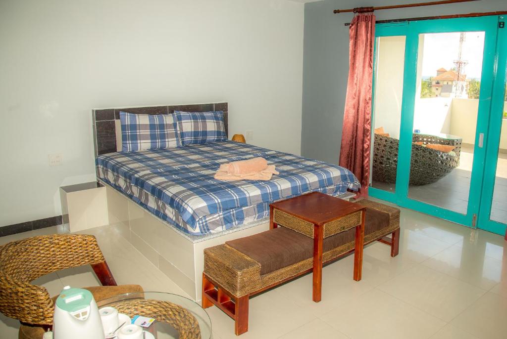 Двухместный (Двухместный номер Делюкс с 1 кроватью и балконом, вид на море) отеля Mui Ne Hills Bliss Hotel, Фантхьет