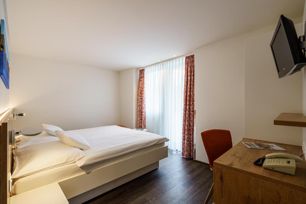 Двухместный (Стандартный двухместный номер с 2 отдельными кроватями) отеля Hotel Bernerhof, Интерлакен