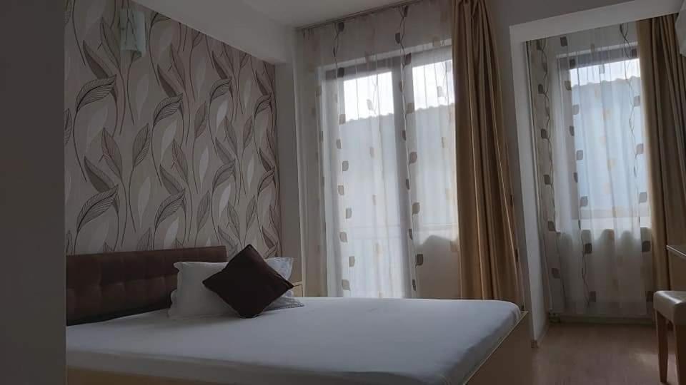Двухместный (Двухместный номер с 1 кроватью и балконом) отеля Hotel Story, Тыргу-Жиу