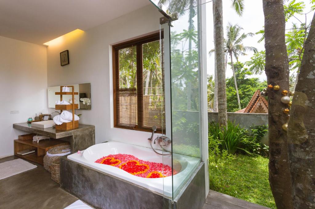 Вилла (Вилла с 3 спальнями, собственным бассейном и гидромассажной ванной), De Ubud Villas & Spa