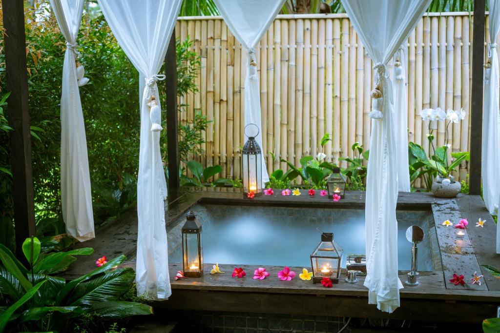 Вилла (Superior Two-Bedroom Villa with Private Pool and Free Benefit), De Ubud Villas & Spa