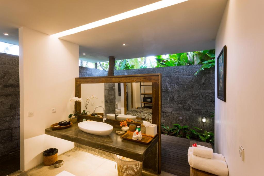 Вилла (Superior Two-Bedroom Villa with Private Pool and Free Benefit), De Ubud Villas & Spa