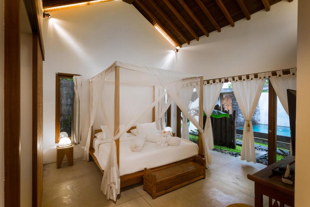 Вилла (Superior Two-Bedroom Villa with Private Pool and Free Benefit), De Ubud Villas & Spa