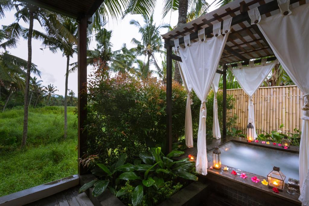 Вилла (Superior Two-Bedroom Villa with Private Pool and Free Benefit), De Ubud Villas & Spa