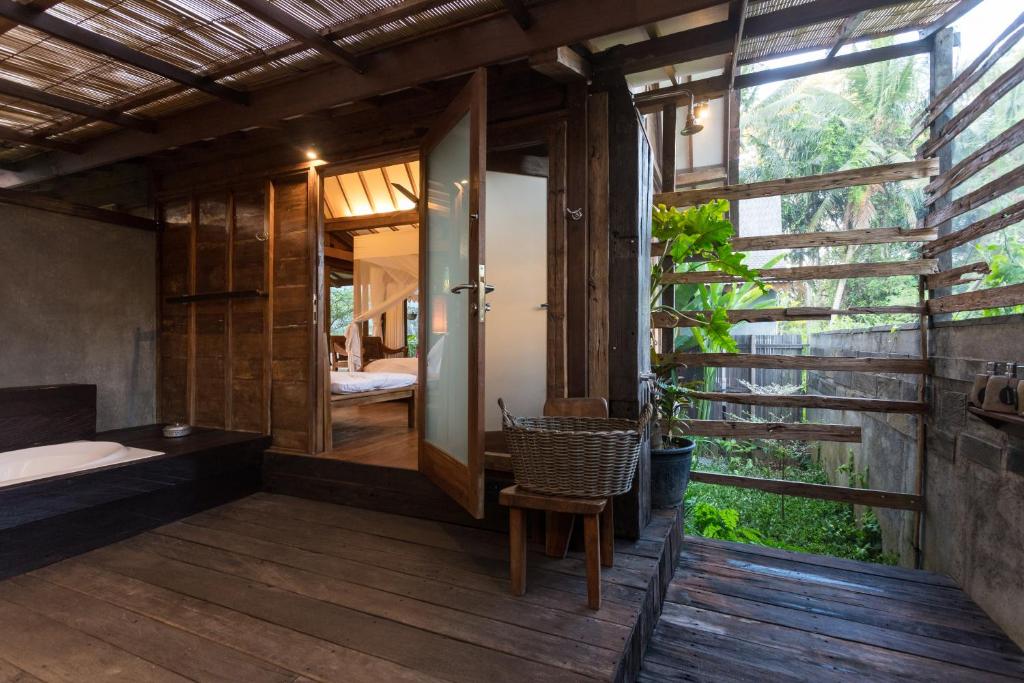 Вилла (Wooden One-Bedroom Suite with Garden View), De Ubud Villas & Spa