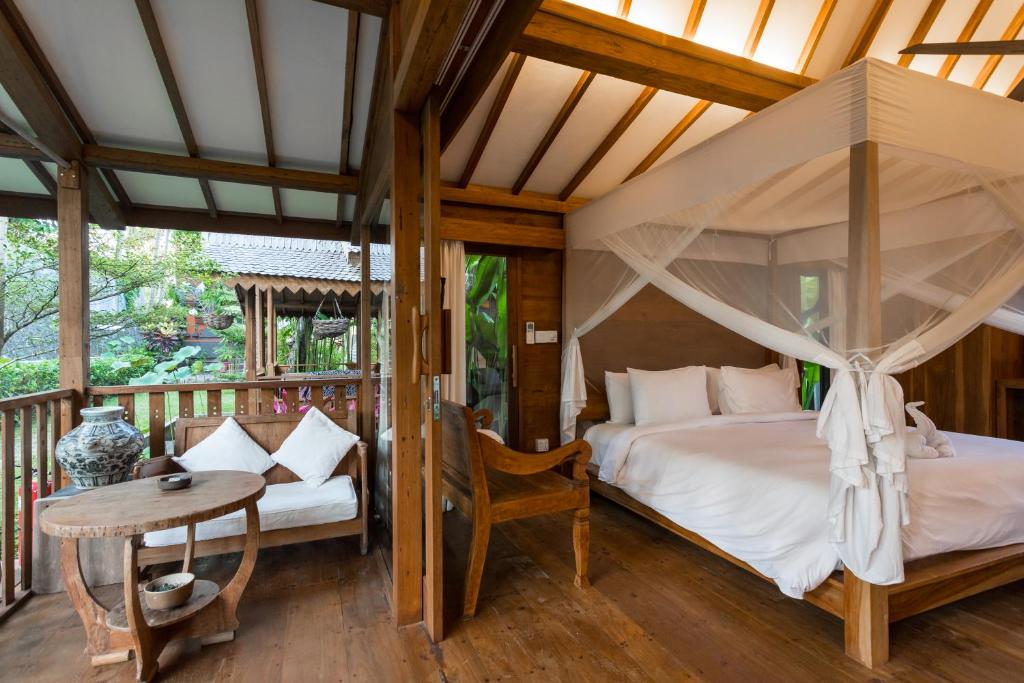 Вилла (Wooden One-Bedroom Suite with Garden View), De Ubud Villas & Spa