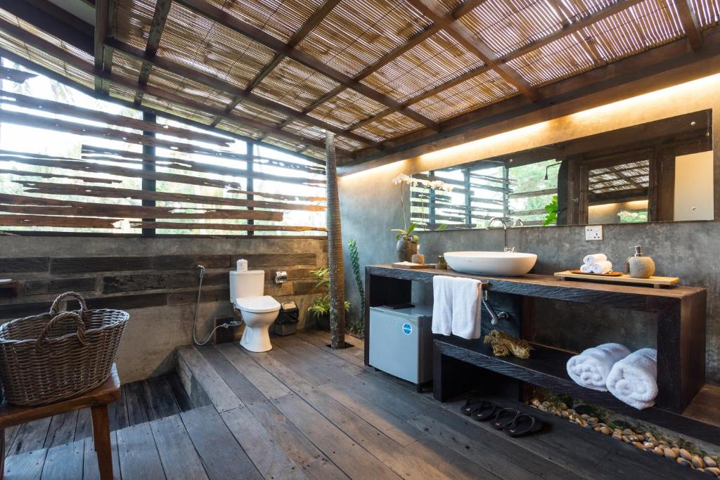 Вилла (Wooden One-Bedroom Suite with Garden View), De Ubud Villas & Spa