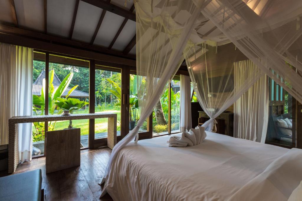 Вилла (Wooden Two-Bedroom Villa and Garden View), De Ubud Villas & Spa