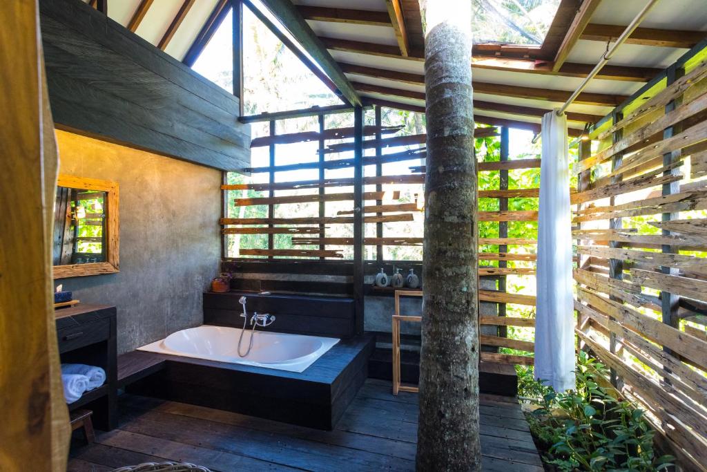 Вилла (Wooden Two-Bedroom Villa and Garden View), De Ubud Villas & Spa