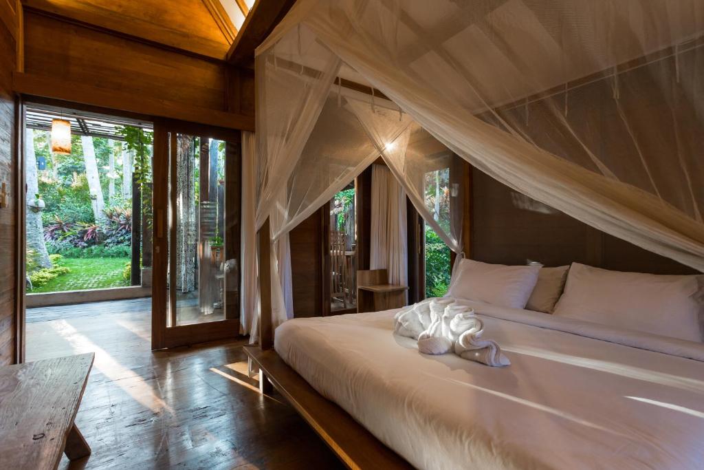 Вилла (Wooden Two-Bedroom Villa and Garden View), De Ubud Villas & Spa