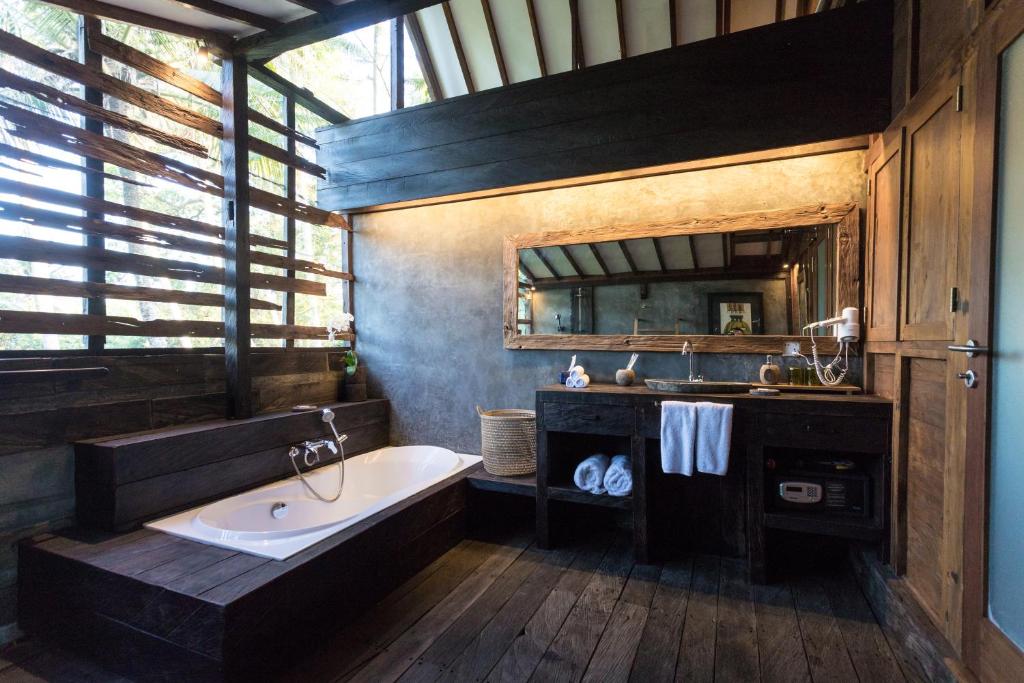Вилла (Wooden Two-Bedroom Villa and Garden View), De Ubud Villas & Spa