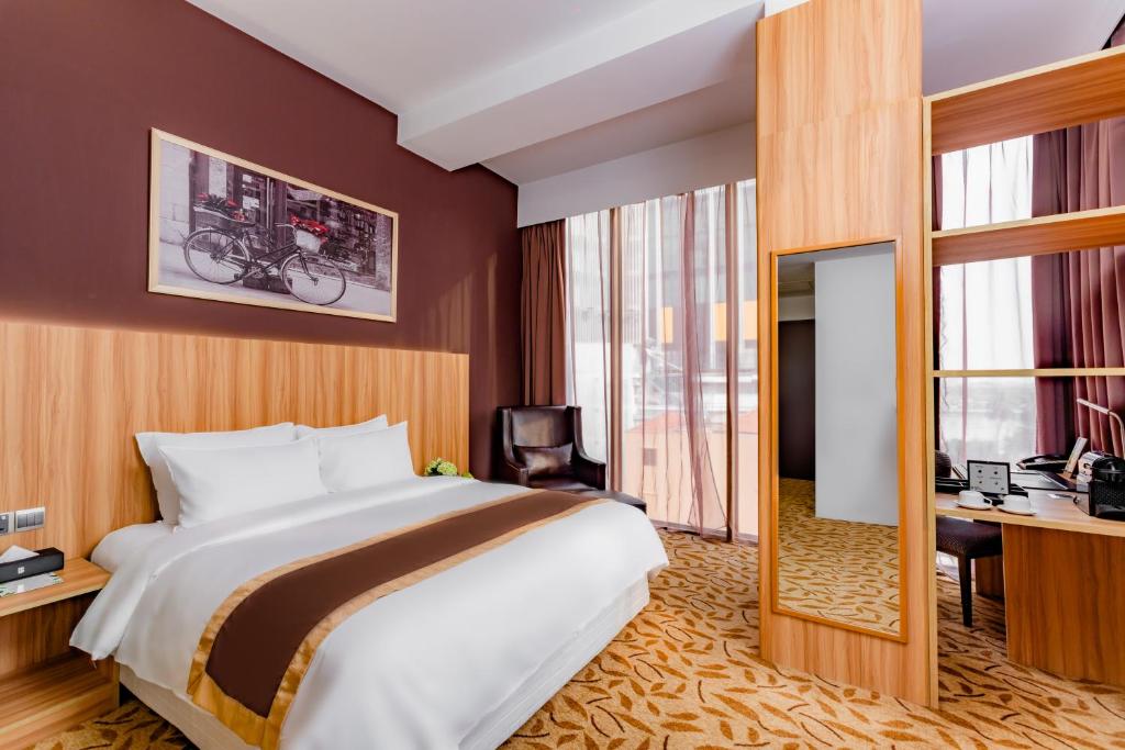 Двухместный (Business Twin Room River and City view with Free Minibar), Bay Hotel Ho Chi Minh