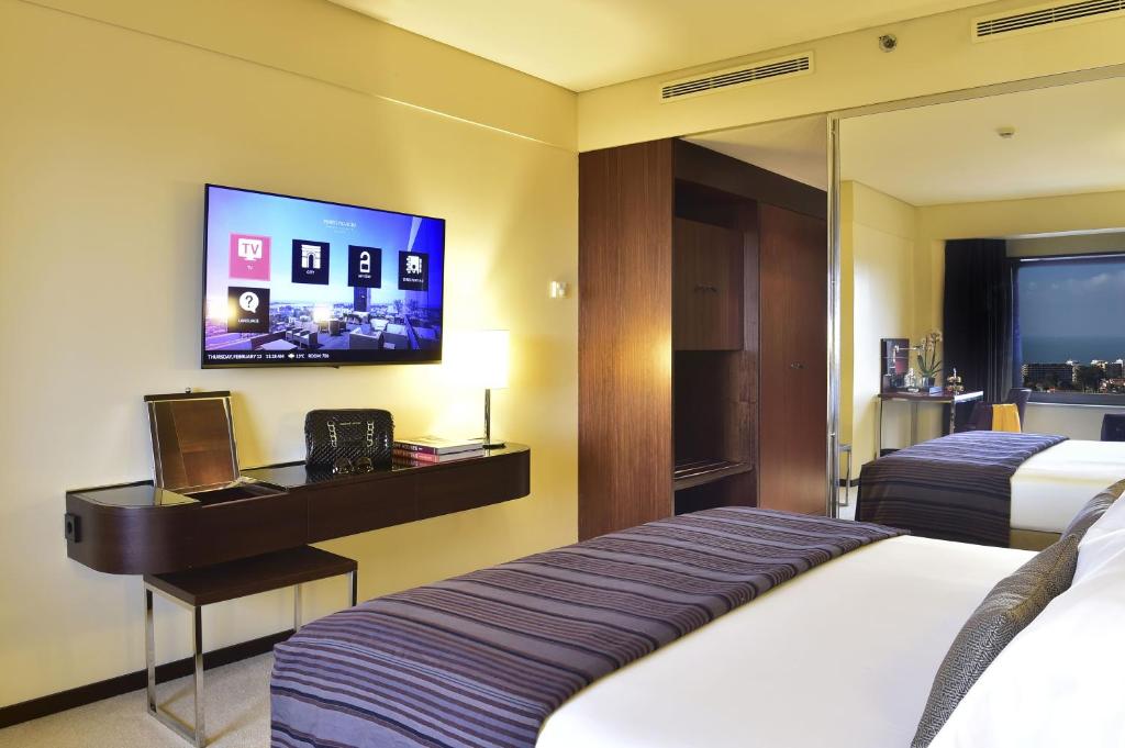 Двухместный (Представительский двухместный номер с 1 кроватью на верхнем этаже) отеля Porto Palacio Congress Hotel & Spa, Порту
