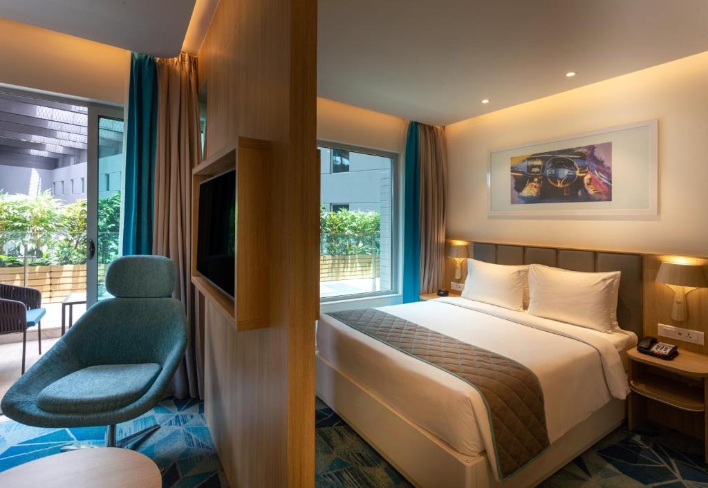 Сьюит (1 QUEEN BED JUNIOR SUITE Free Buffet Breakfast and 15% Disc on F&B), Holiday Inn Express & Suites Bengaluru Old Madras Road, an IHG Hotel