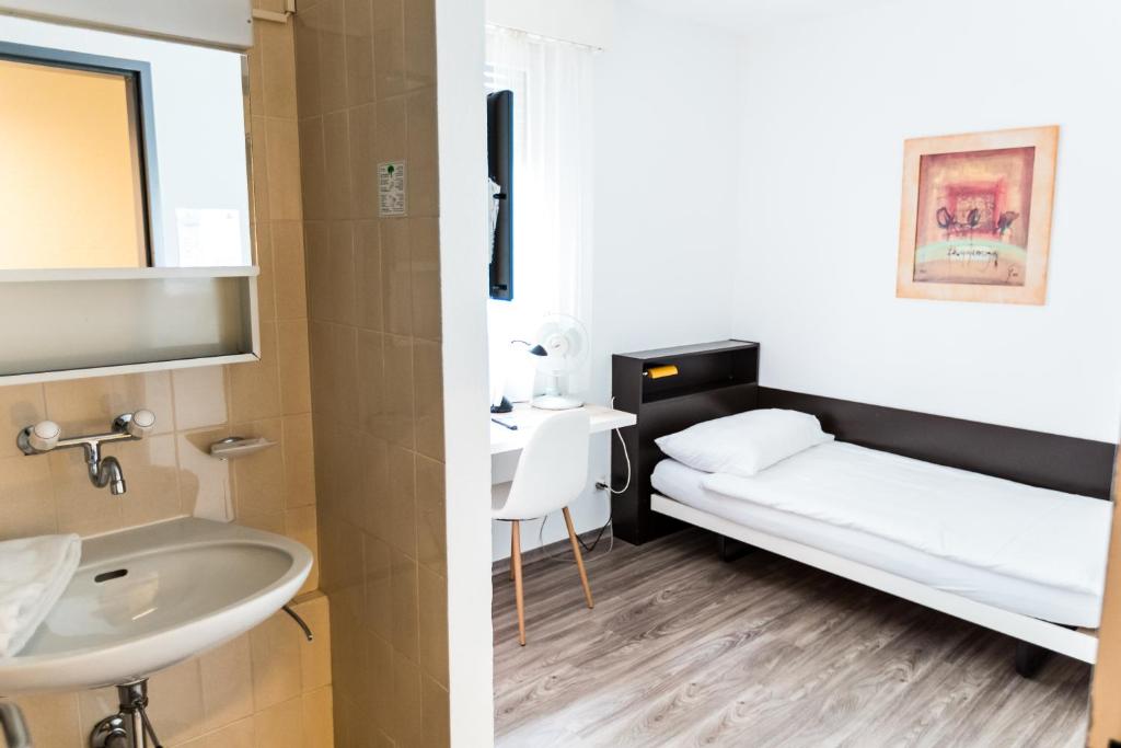 Одноместный (Одноместный номер с общей ванной комнатой) хостела City Hostel Geneva, Женева
