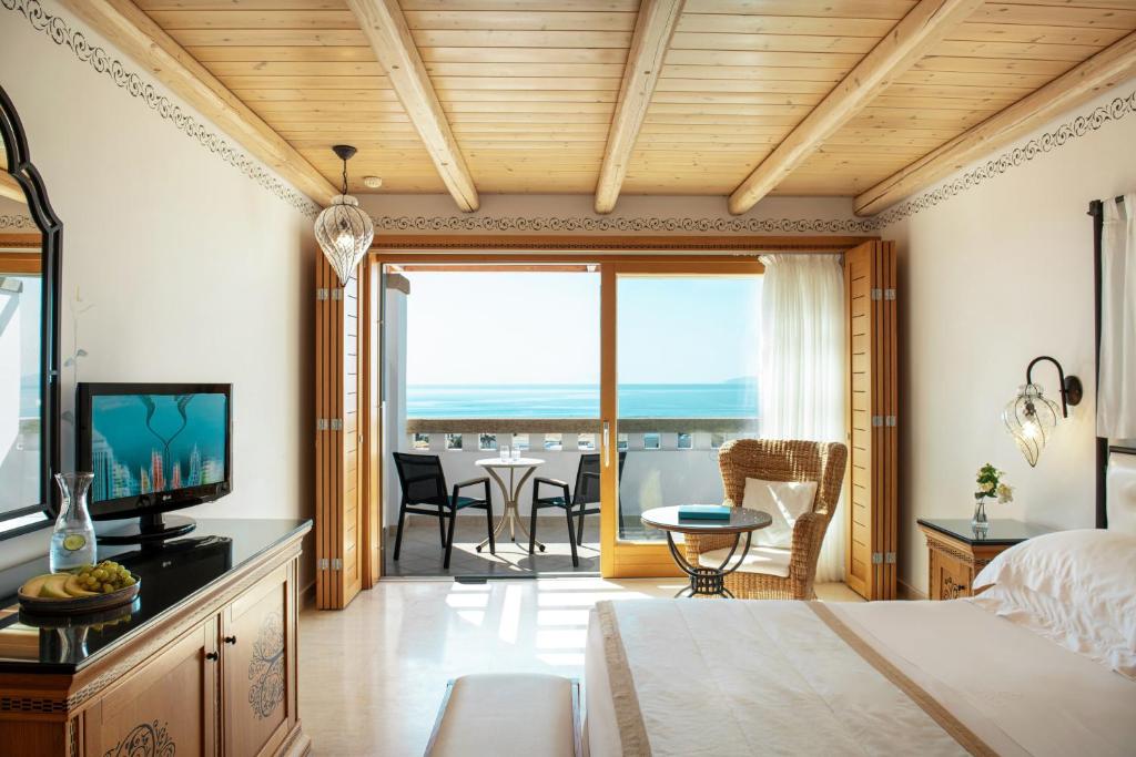 Двухместный (Двухместный номер с 2 отдельными кроватями и видом на море) курортного отеля Mitsis Blue Domes Exclusive Resort & Spa, Кардамена