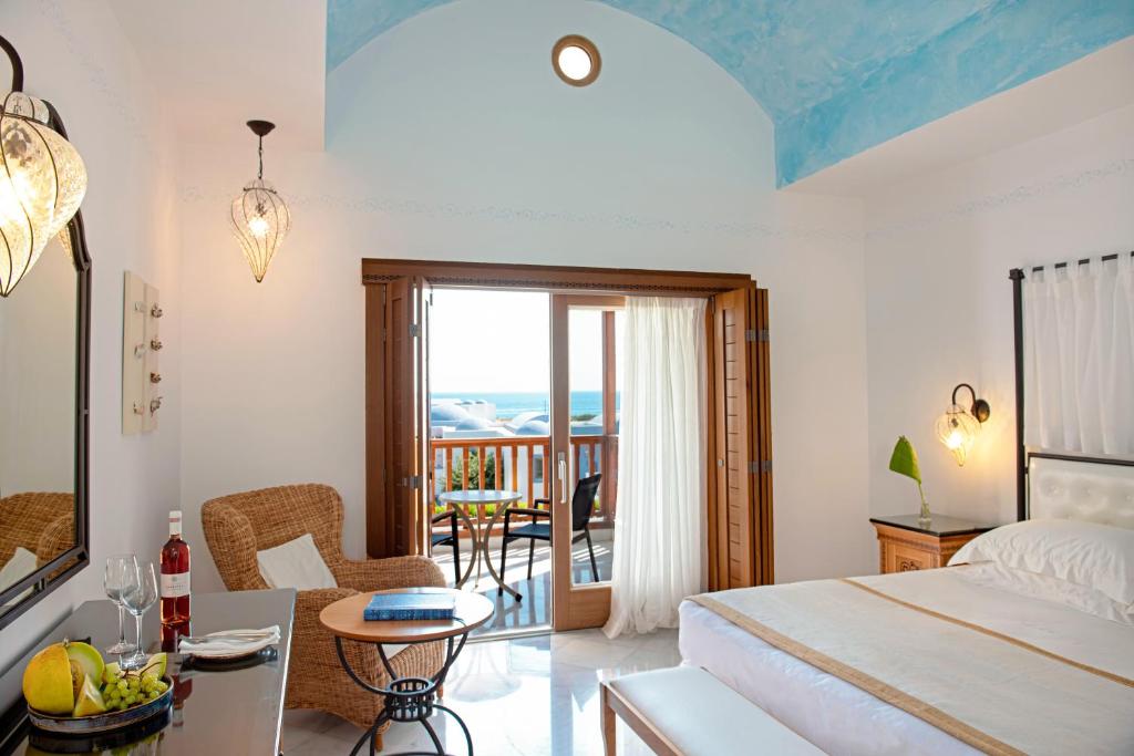 Номер (Бунгало с видом на море) курортного отеля Mitsis Blue Domes Exclusive Resort & Spa, Кардамена