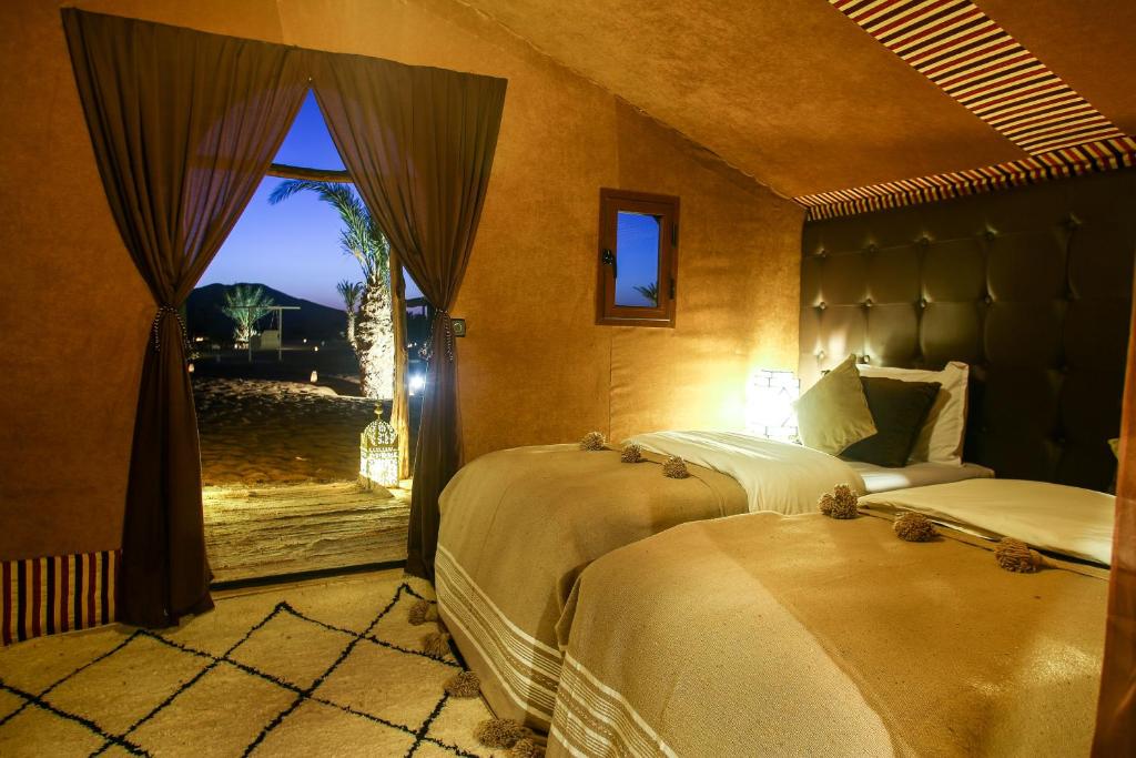 Номер (Семейный шатер) отеля Madu Luxury Desert Camp, Мерзуга