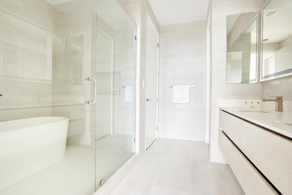 Сьюит (Люкс с балконом), Sonder l 17WEST