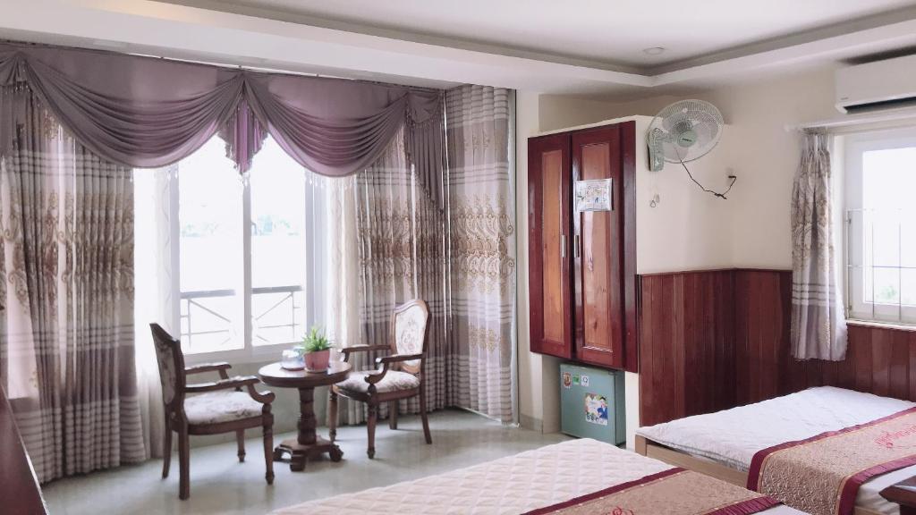 Двухместный (Двухместный номер Делюкс с 2 двуспальными кроватями) хостела Hoang Son Hotel, Нячанг