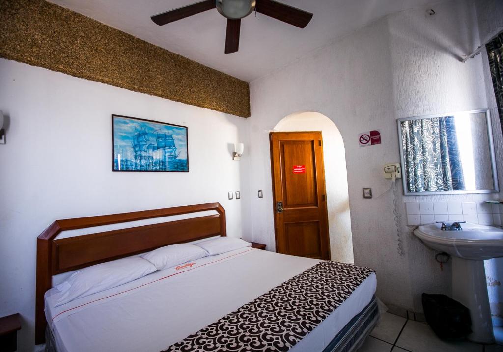 Двухместный (Стандартный двухместный номер с 1 кроватью) отеля Hotel Candilejas, Веракрус