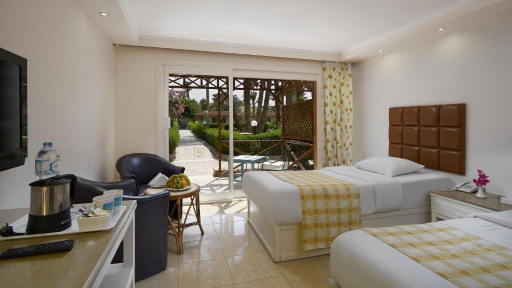 Двухместный (Стандартный двухместный номер с 1 кроватью и дополнительной кроватью и видом на сад) курортного отеля Giftun Azur Resort, Хургада