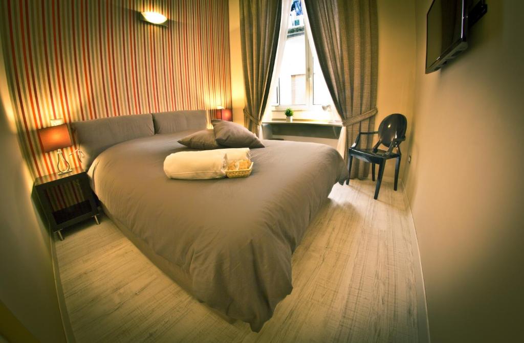 Двухместный (Улучшенный двухместный номер с 1 кроватью) отеля B&B I Visconti, Неаполь