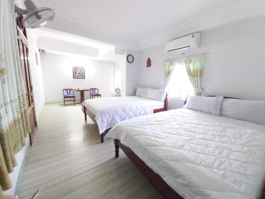 Двухместный (Большой двухместный номер с 1 кроватью) отеля Hotel Thanh Van 2, Туихоа