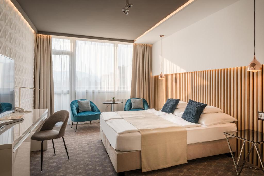 Двухместный (Двухместный номер с 1 кроватью и балконом) отеля Hotel Bodrog Wellness, Шарошпатак