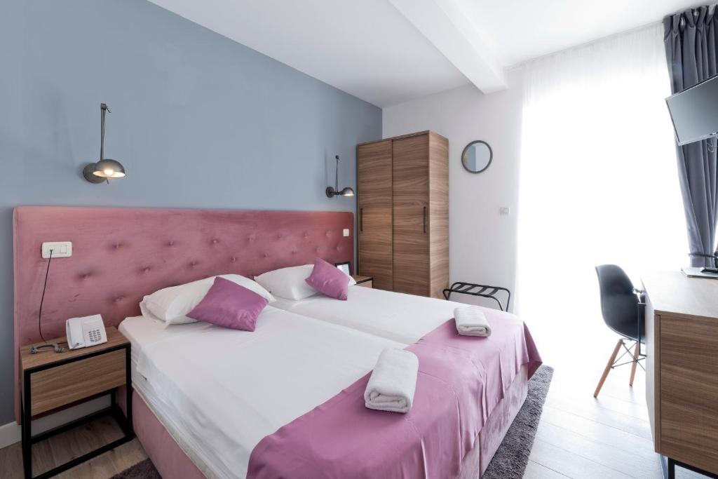 Двухместный (Двухместный номер с 1 кроватью или 2 отдельными кроватями и балконом) отеля Hotel Perla, Дубровник