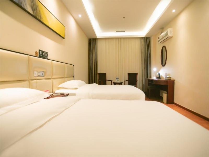 Двухместный (Двухместный номер бизнес-класса с 2 отдельными кроватями) отеля GreenTree Inn Guangdong Guangzhou Panyu Bus Station Business Hotel, Гуанчжоу
