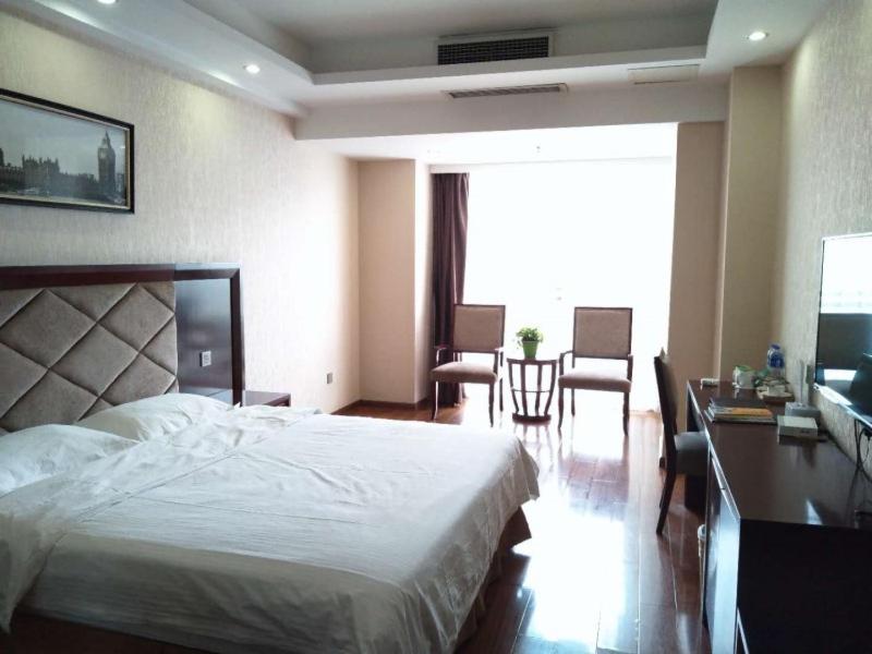 Двухместный (Специальное предложение - Номер с кроватью размера «queen-size») отеля GreenTree Inn SiChuan Chengdu Airport Road Zhujiang Road Express Hotel, Чэнду