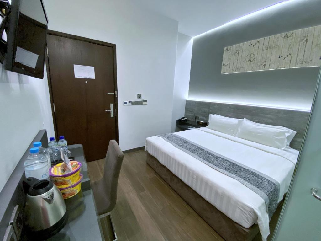 Двухместный (Улучшенный номер с кроватью размера «king-size») отеля Bliss Hotel Singapore, Сингапур (город)