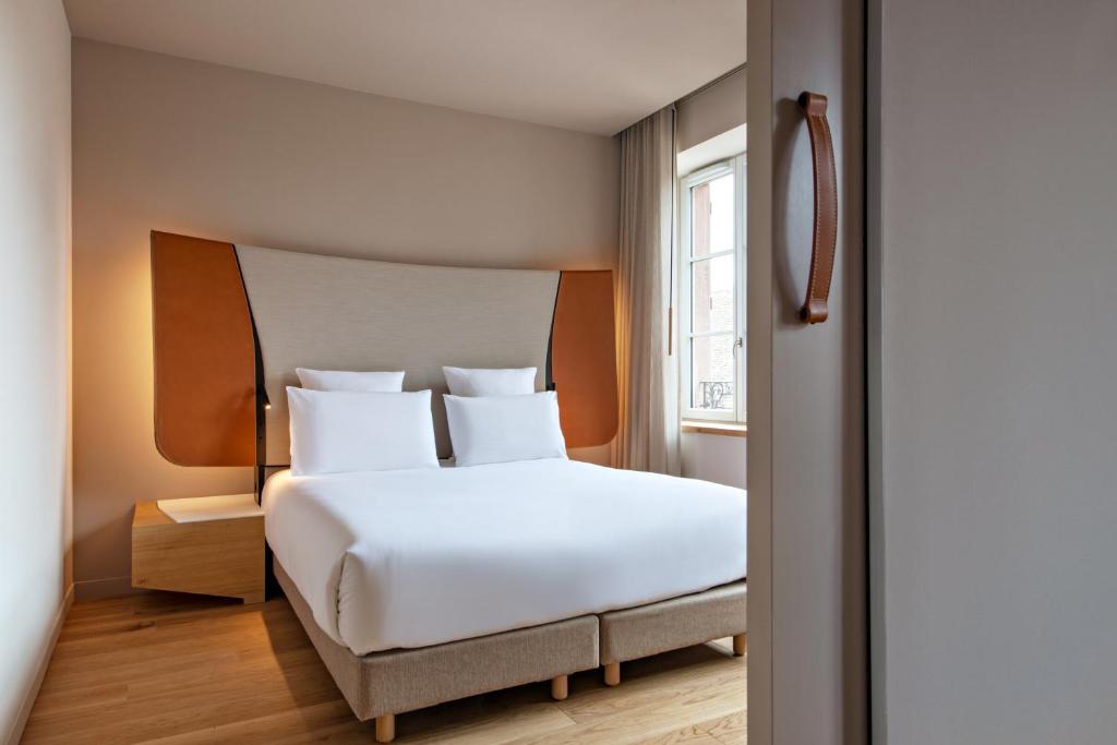 Сьюит (Люкс с 1 спальней) отеля Hôtel Les Haras, Страсбург