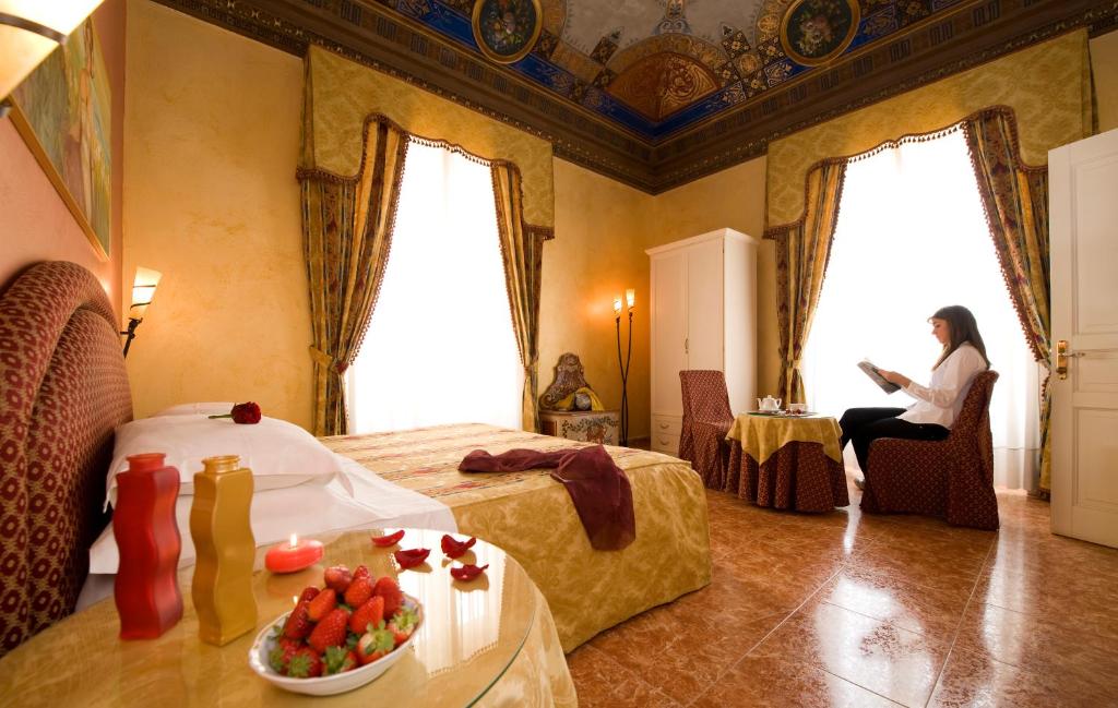 Двухместный (Улучшенный двухместный номер с 1 кроватью) отеля Hotel Joli, Палермо