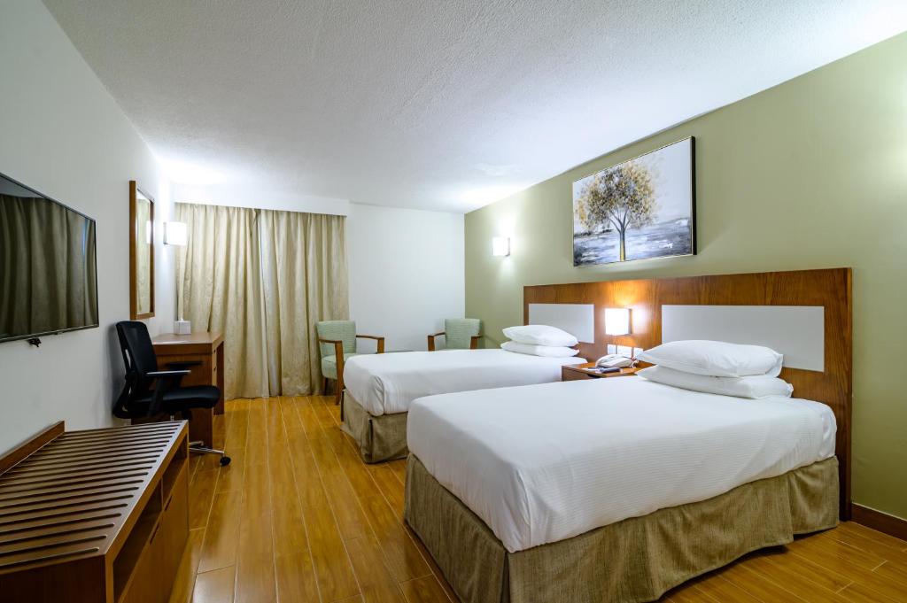 Двухместный (Двухместный номер Делюкс с 2 отдельными кроватями) отеля Dhafra Beach Hotel, Джебел-Данна