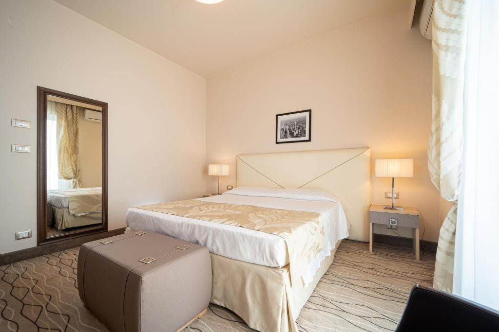 Двухместный (Двухместный номер Делюкс с 1 кроватью и балконом) отеля Hotel Ariston Molino Terme, Абано-Терме