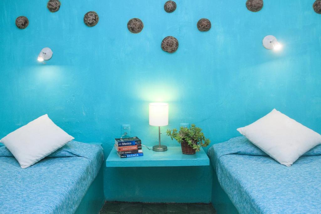 Двухместный (Двухместный номер с 2 отдельными кроватями и общей ванной комнатой) хостела Casa de Don Pablo Hostel, Оахака-де-Хуарес