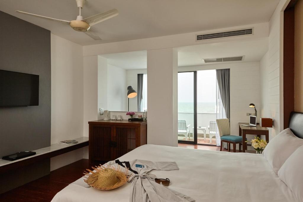 Семейный (Мини-люкс с балконом, вид на море (для 2 взрослых)) курортного отеля Loligo Resort Hua Hin, Хуахин