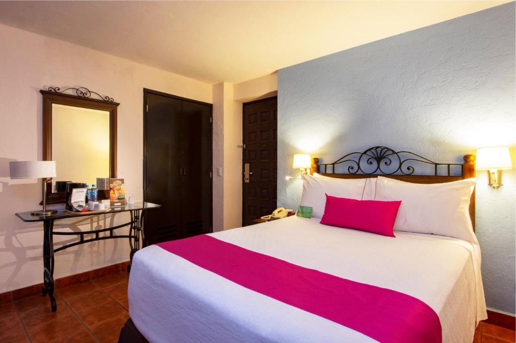 Двухместный (Улучшенный номер с кроватью размера «king-size») отеля Gamma de Fiesta Inn Merida El Castellano, Мерида