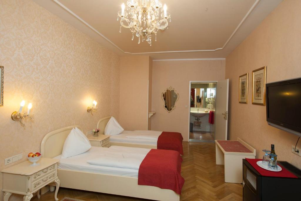 Двухместный (Классический двухместный номер с 1 кроватью или 2 отдельными кроватями) отеля Pertschy Palais Hotel, Вена