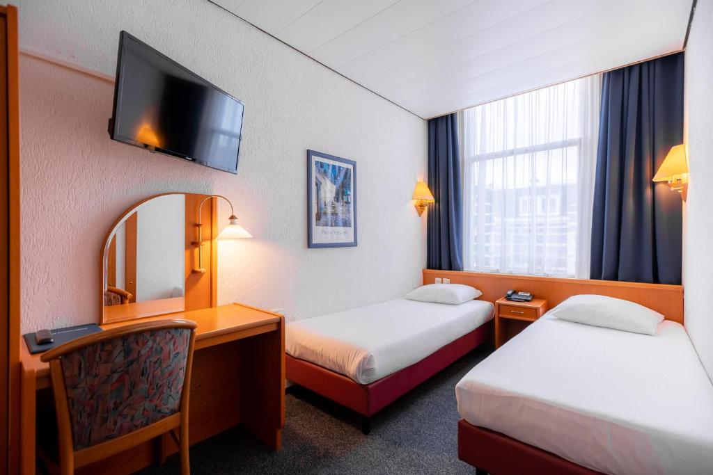 Двухместный (Небольшой двухместный номер с 2 отдельными кроватями) отеля Owl Hotel, Амстердам